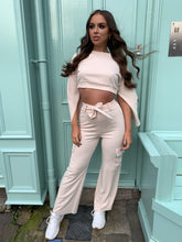 Load image into Gallery viewer, Aria